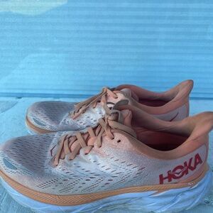 Hoka One Clifton 8 Women’s Cantaloupe Coral Pink Athletic Running Shoes Size 9B